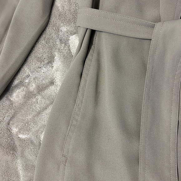 Aritzia Babaton trench coat Quincey - Picture 6 of 9